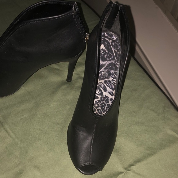 Black booties - Picture 3 of 6